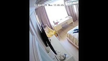 Horny Voyeur’s Stash of Solo Sluts – These Chicks Jilling off, Ride Toys & Squirt Like Crazy!