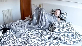 Hidden Cam Shows Wife Riding Her Hand Like a Dildo Until She Squirts All Over the Bed Hidden Cam Shows Wife Riding Her Hand Like a Dildo Until She Squirts All Over the Bed
