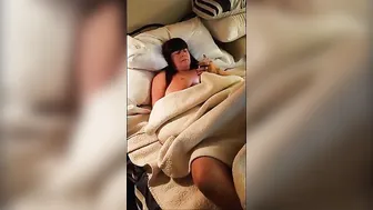 Nasty MILF's Easy Start: Phone Porn Blast, Legs Splayed, Vibrator on Her Gushing Twat