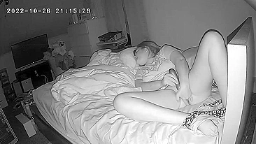 Caught Stepmom Jilling Off Her Juicy Twat to TV Until She Squirts