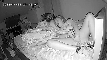 Caught Stepmom Jilling Off Her Juicy Twat to TV Until She Squirts