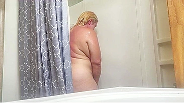 Bitch Mom Jerks Off in Bath with Jet, Tan-Line Tits Bounce as She Cums