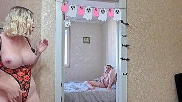 Caught Stepsister Masturbating She got so Wet When