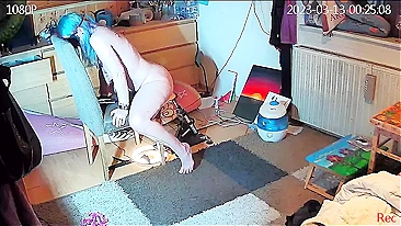 Neighbor's spy cam catches MILF using her sex machine for a quick orgasm