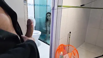 Horny Daughter Busts Pervy Dad Peeping, Drains His Balls and Shares Sticky Dick Kisses