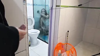 Horny Daughter Busts Pervy Dad Peeping, Drains His Balls and Shares Sticky Dick Kisses