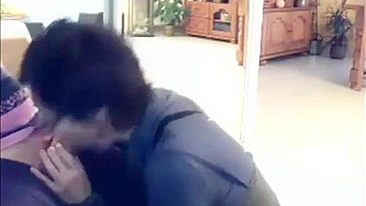 Naughty Mother Swallows Cum from Distracted Gamer Boy's Massive Shaft Mid-Match