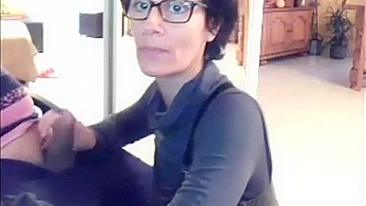 Naughty Mother Swallows Cum from Distracted Gamer Boy's Massive Shaft Mid-Match