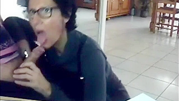 Naughty Mother Swallows Cum from Distracted Gamer Boy's Massive Shaft Mid-Match