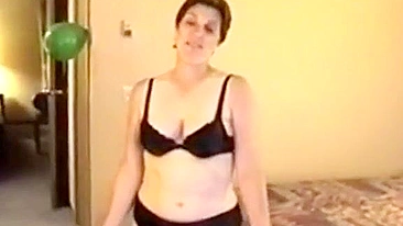 Naughty Mom Spreads Legs for Her Son's Fat Prick in Raw Forbidden Pussy Drill