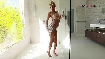 Perv son rigs secret cam to peep mom's soapy pussy n ass in steamy shower