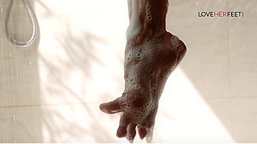 Perv son rigs secret cam to peep mom's soapy pussy n ass in steamy shower