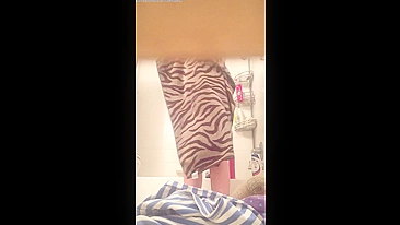 Boy's Hidden Shower Cam Nabbed MILF Mom's Bare Ass & Cunt, Faps Like Madman