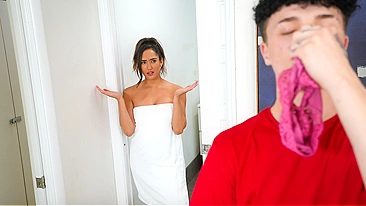 Raunchy Mom Forces Stud Son to Huff Her Skanky Cunt-Drenched Underwear