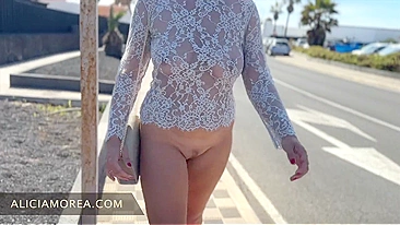 My mad hubby persuaded me to take off my pants in the middle of the city! Everyone can see my pussy!